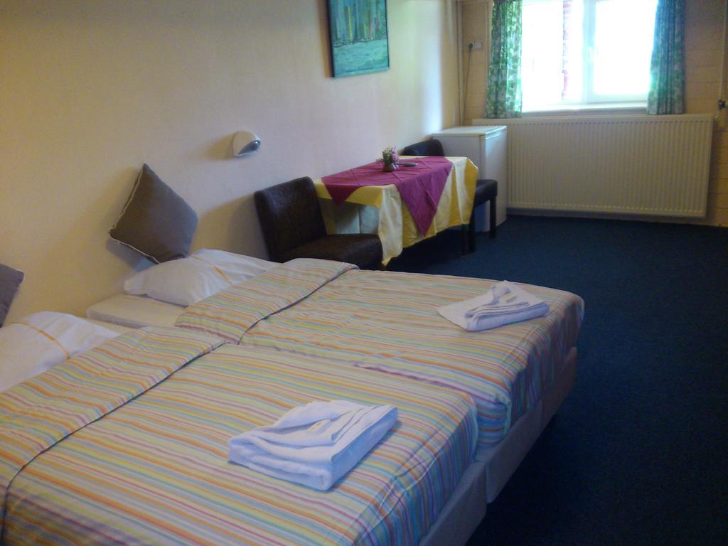 Hostel Herberg De Esborg Scheemda Exterior photo